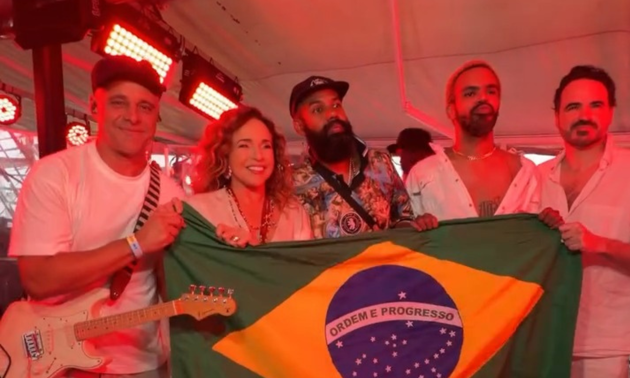 - Artistas participam de ato em apoio a Lula no Farol da Barra, em Salvador. Foto: Divulga&ccedil;&atilde;o