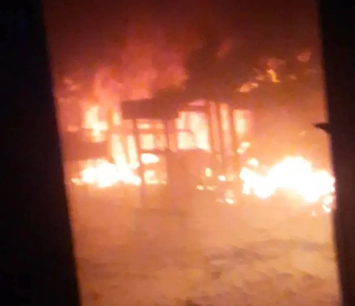 Escola municipal pega fogo na Região Metropolitana de Salvador; veja vídeo
