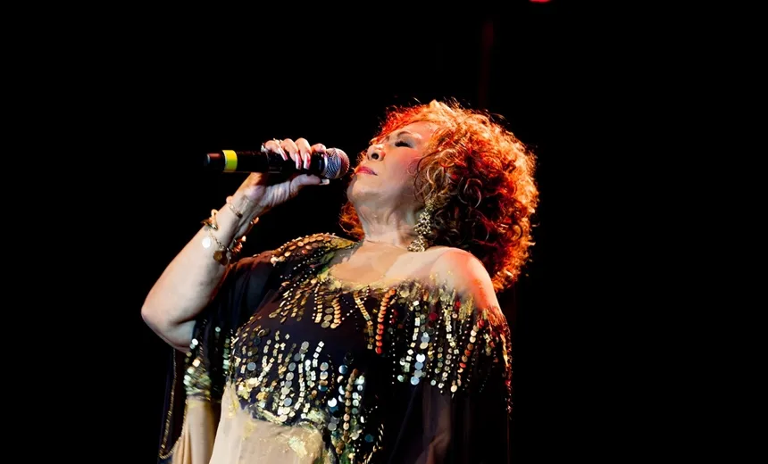 ‘Eu sou a Marrom’: Alcione comemora 45 anos de carreira na Concha, em Salvador