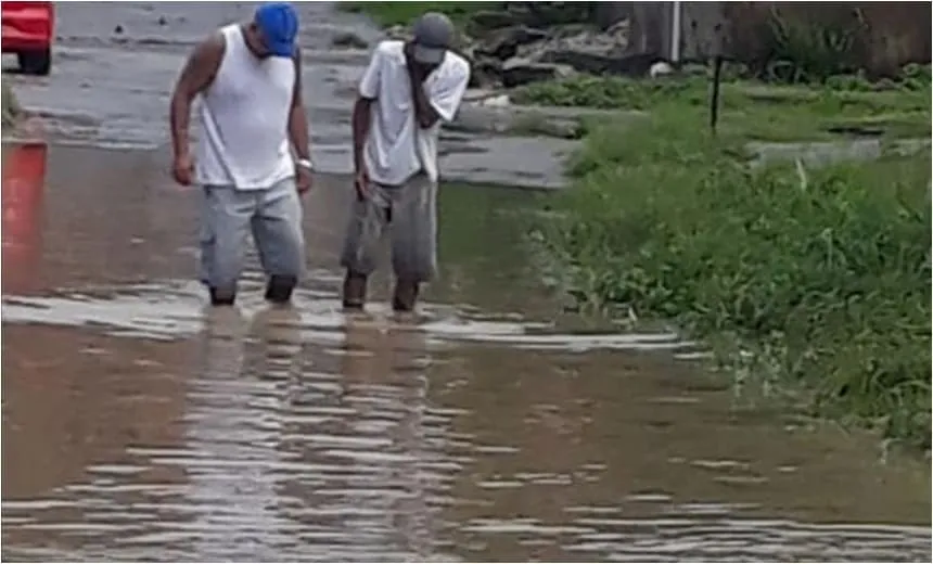 Alto de Coutos fica em situação de caos devido à forte chuva; assista