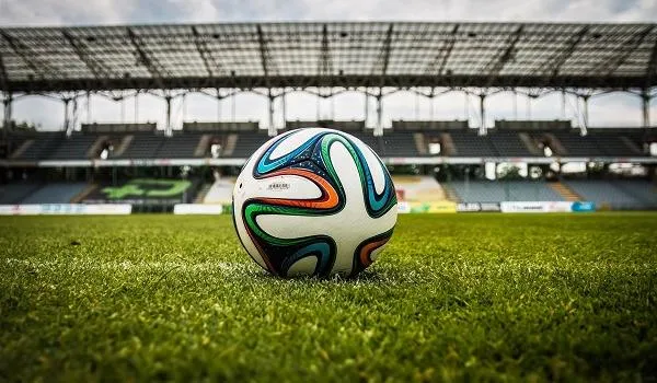 Ministro do Esporte italiano avalia encerrar temporada do futebol 2020 por causa de pandemia