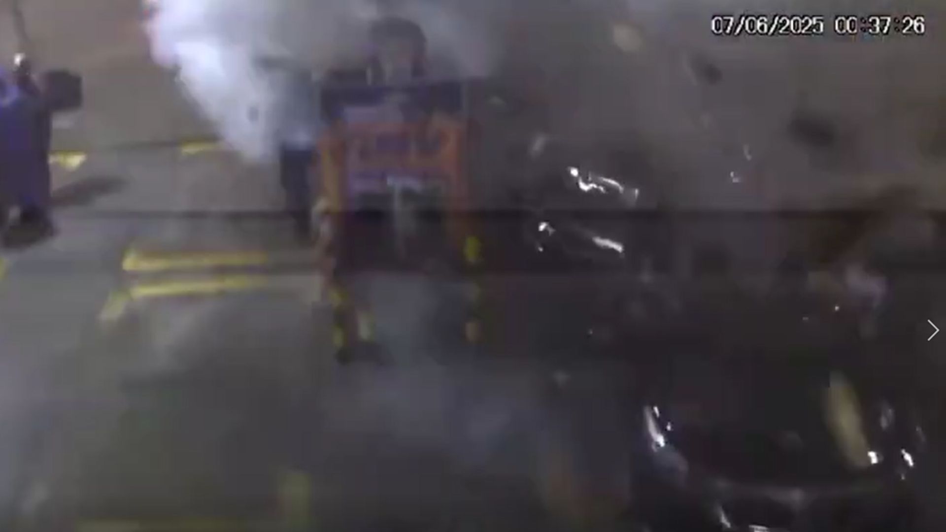 Explosão de carro no Rio de Janeiro deixou um morto e um ferido | Imagem: reprodução/vídeo