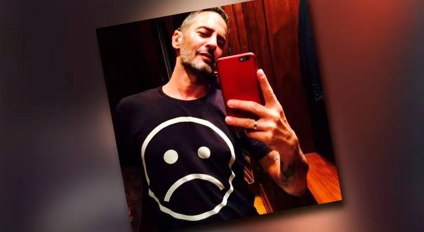 Estilista Marc Jacobs se confunde e publica foto pelado