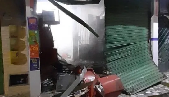 Bandidos explodem caixas eletrônicos em farmácia da Boa Vista de São Caetano; imóvel ficou destruído