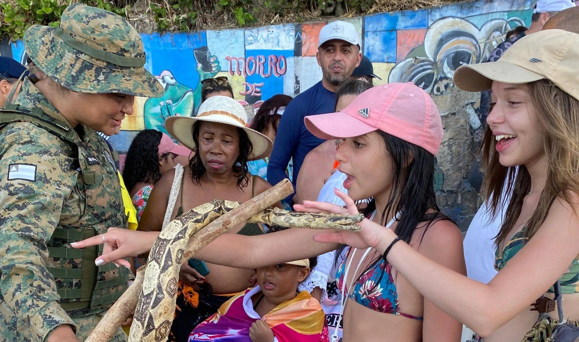 PM realiza dia de conscientização ambiental para os turistas em Morro de São Paulo