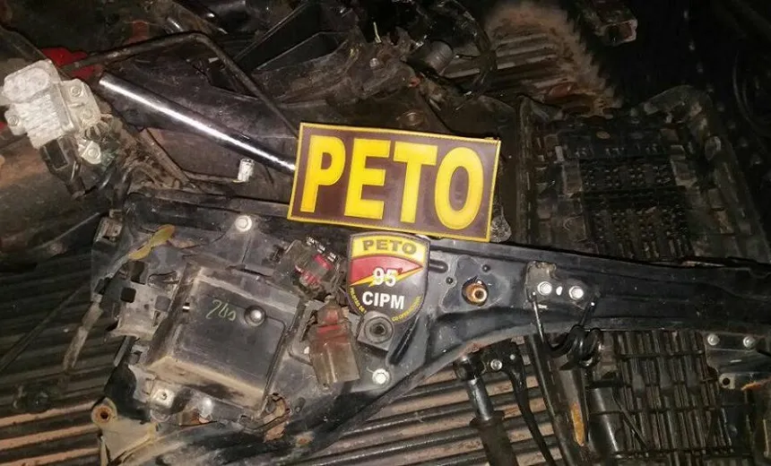 CLANDESTINO: Polícia Militar encontra chassis de motos abandonados dentro de plantação