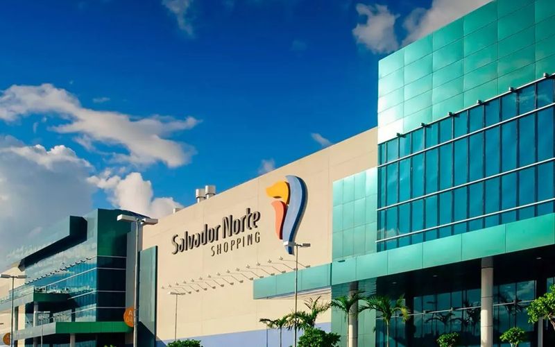 O Salvador Norte Shopping está localizado na Rodovia BA-526, 305, no bairro de São Cristóvão, em Salvador. É um grande centro de compras com diversas lojas, opções de lazer e alimentação/Foto: Reprodução 