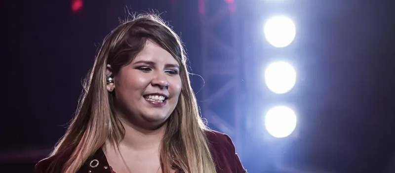 Marília Mendonça é diagnosticada com pneumonia e cancela show em Santana do Acaraú-CE