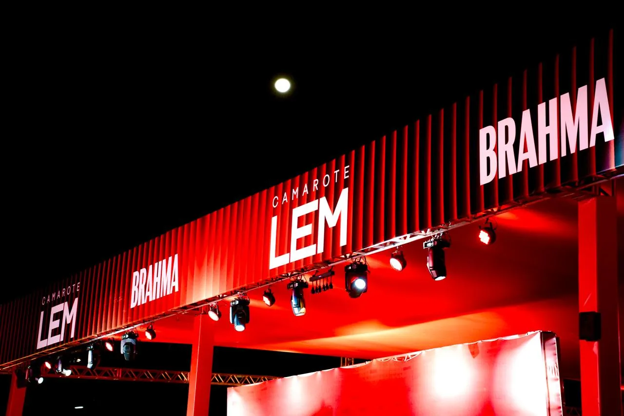 Camarote LEM estreia com lotação máxima no Arraiá de Luís Eduardo