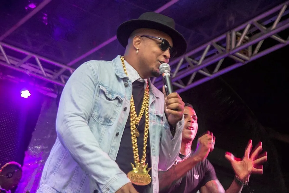 Cantor Robyssão surpreende ao falar sobre dois ‘maiores gênios’ da história