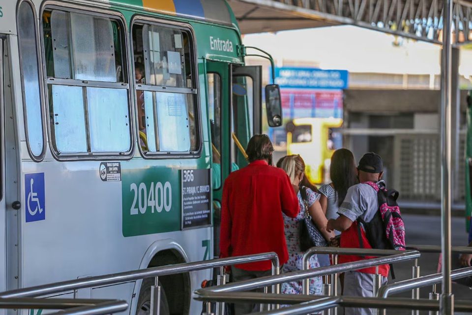 Veja O Que Acontece Com Quem Não Cede Assento Preferencial No Ônibus