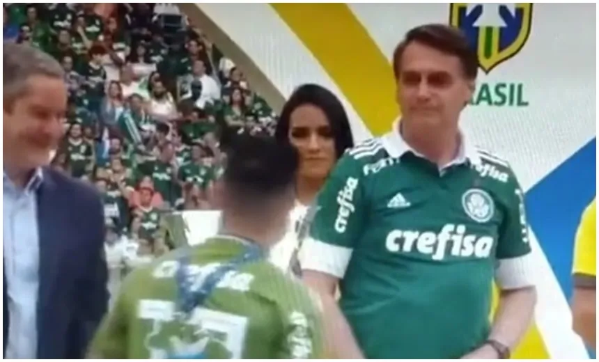 Após vídeo viralizar, Willian diz que não ignorou Bolsonaro de propósito; assista
