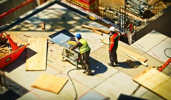 Vereadores pedem que Neto reabra lojas de materiais de construção em bairros com restrição 