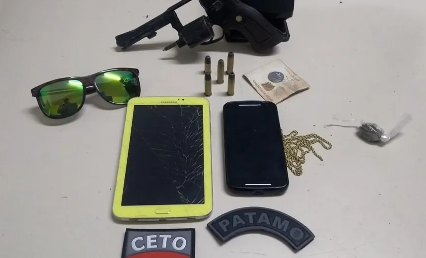 Trio é preso após usar carro roubado para cometer assaltos em Camaçari
