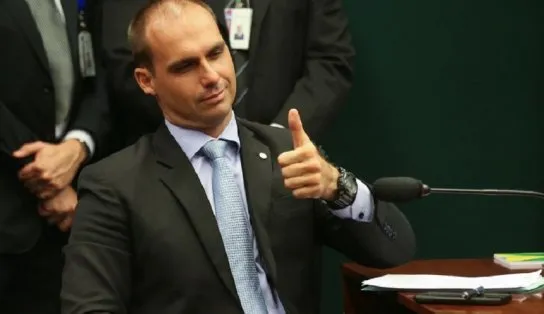 Relator pede arquivamento de processo contra Eduardo Bolsonaro; deputado sugeriu a volta do AI-5