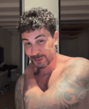 Carlinhos Maia explica beijo em mulher durante festa na Grécia após vídeo viralizar.| Reprodução: Redes Sociais