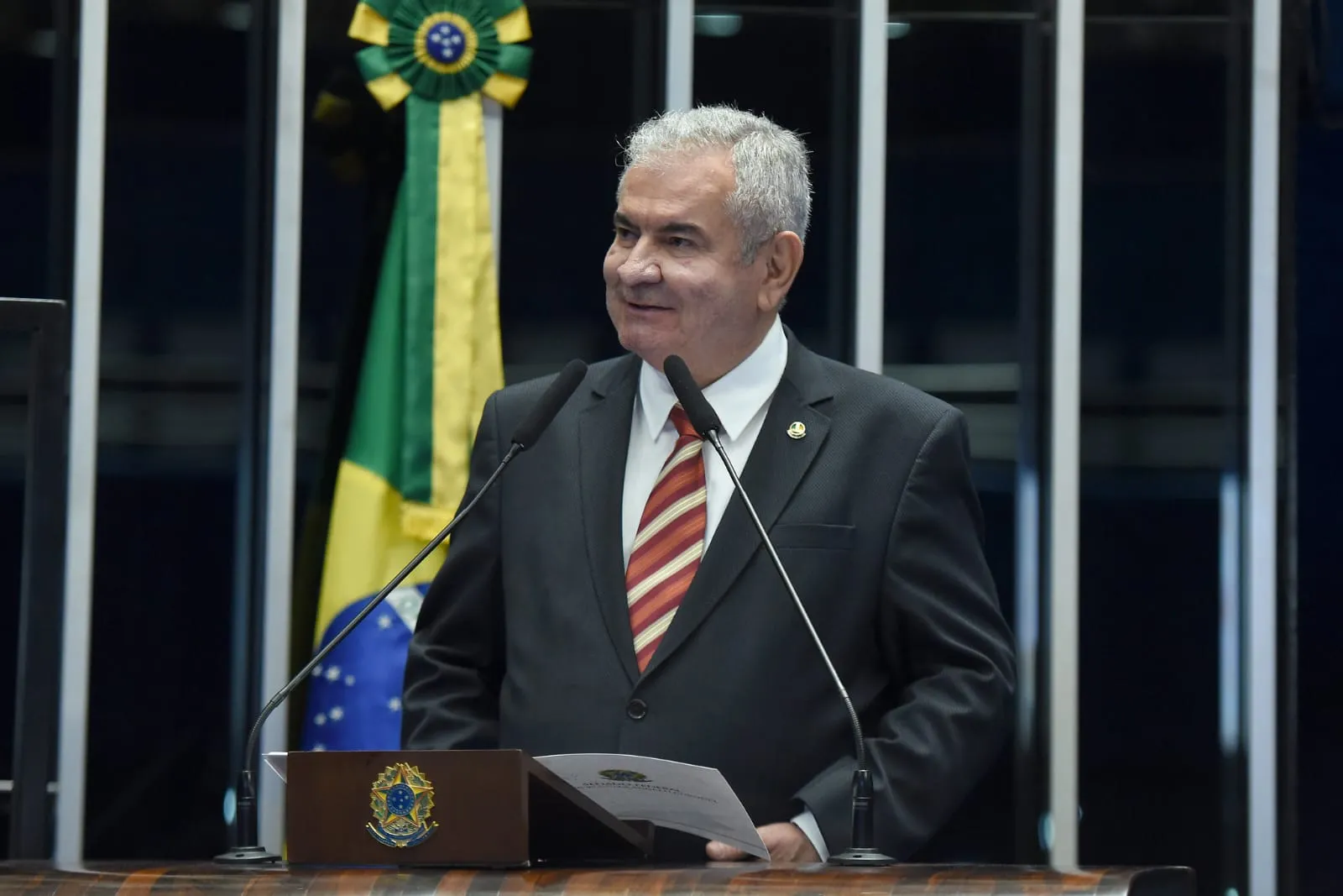 O senador Angelo Coronel durante convenção que oficializou sua candidatura ao Senado nas eleições de 2026. 