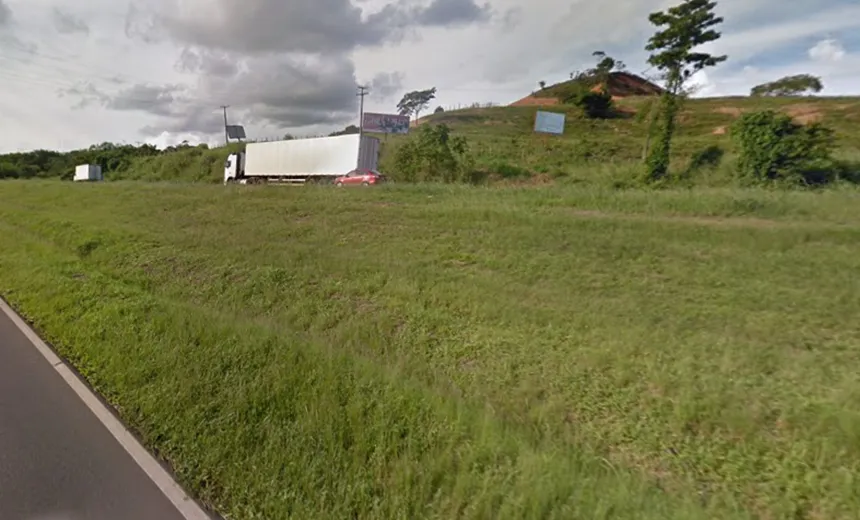 TRAGÉDIA: Três morrem após acidente envolvendo carro e ônibus na BR-324