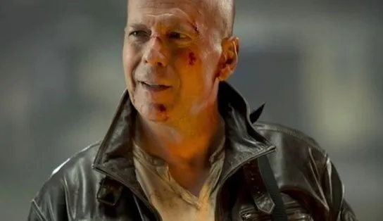 Ator Bruce Willis encerra carreira por conta de doença que "desliga" ligação entre o que fala e o cérebro; entenda