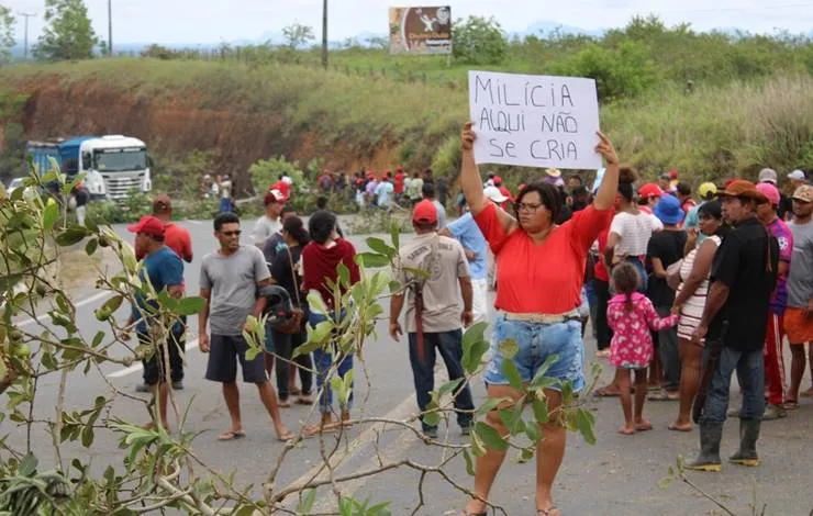 MST fecha a BR-101 e 263 em vários pontos na Bahia em solidariedade ao povo pataxó Hã-Hã-Hãe