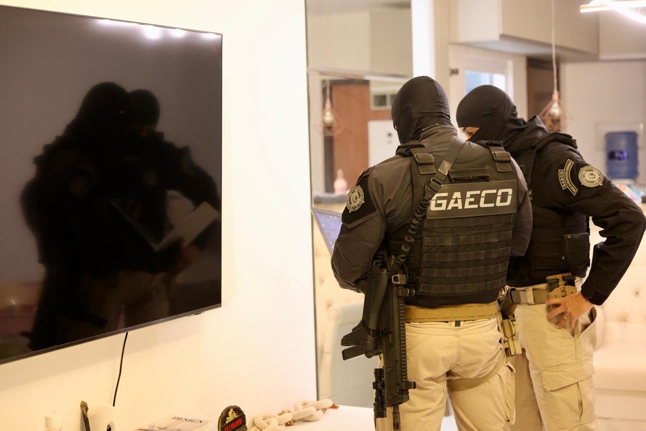 Operação Sintonia de Gravata prende advogados
