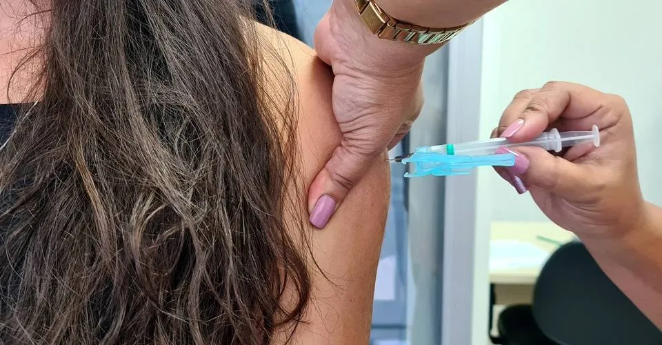 Doses da nova vacina contra Covid-19 chegam no Brasil na próxima semana