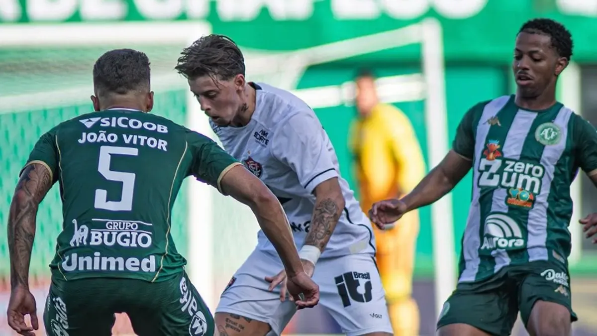 Com um a menos, Vitória arranca empate contra a Chapecoense