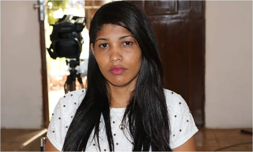 Cabeleireira tem fotos e contato divulgado como garota de programa em Simões Filho