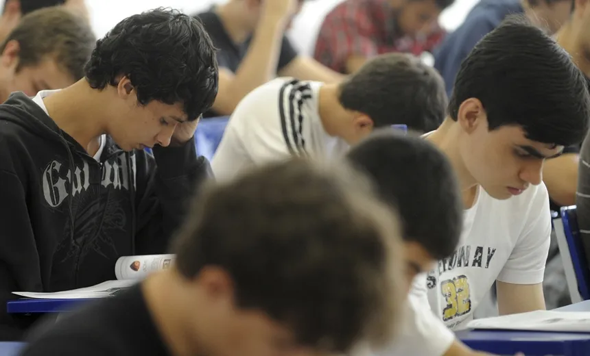 Revisão no ensino médio prevê ao menos duas formações para estudantes