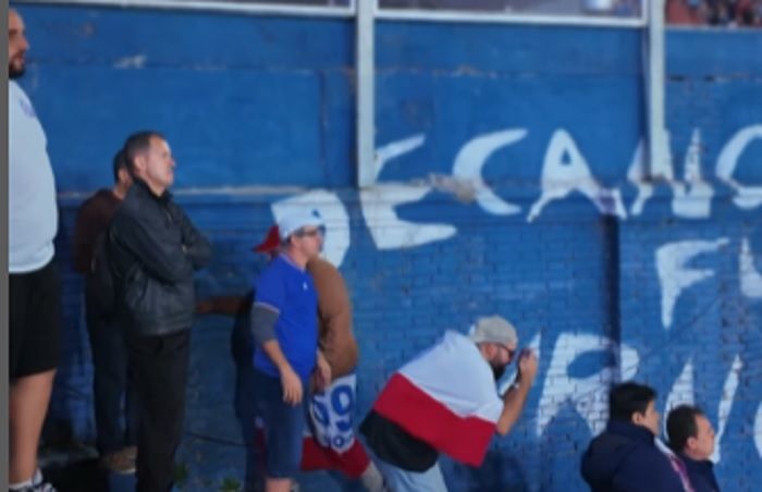 Torcedores do Bahia recebem pedradas. Foto: Reprodução | Vídeo