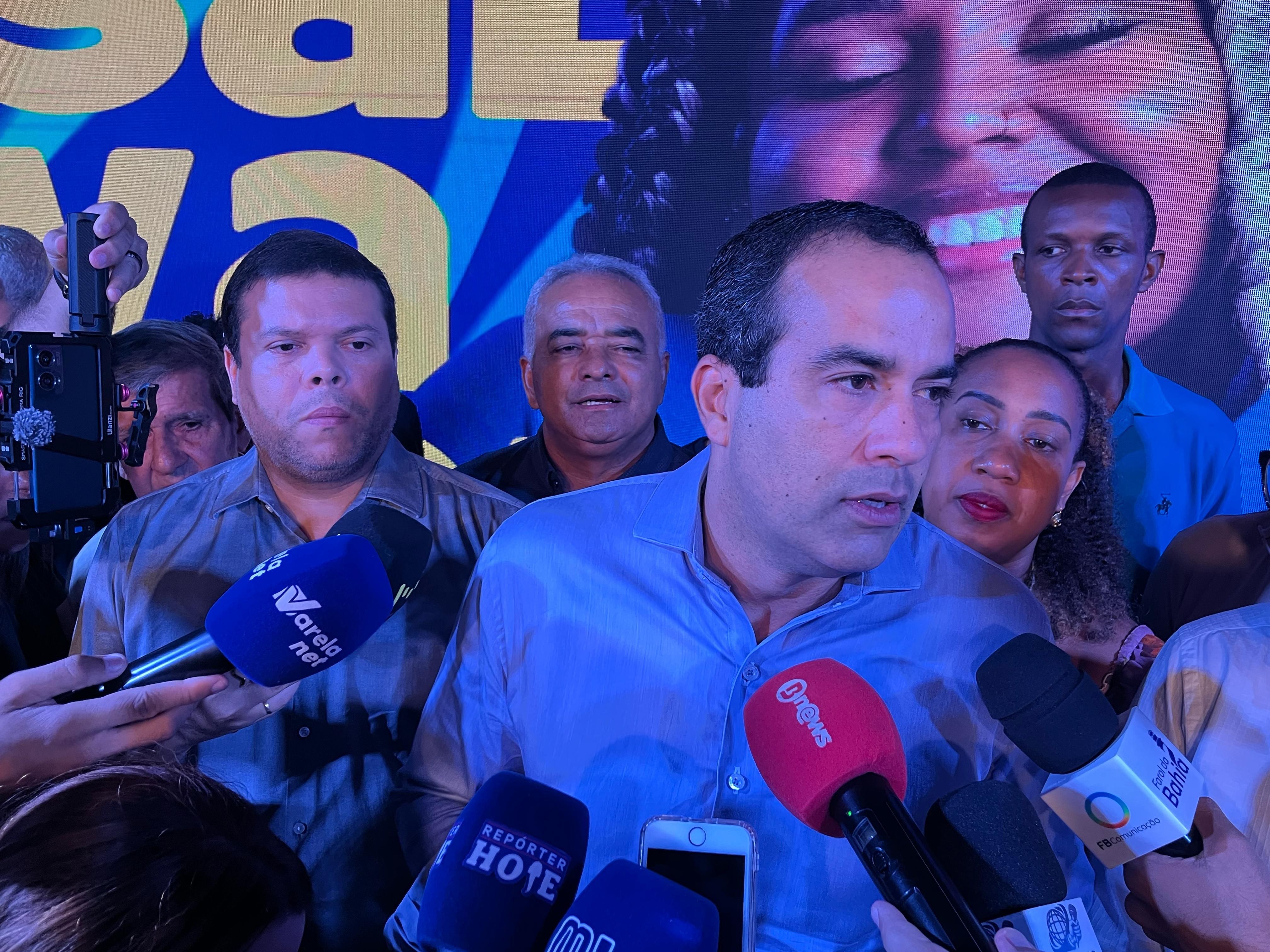 Bruno Reis durante entrevista coletiva em Salvador | Foto: Matheus Caldas/Aratu On