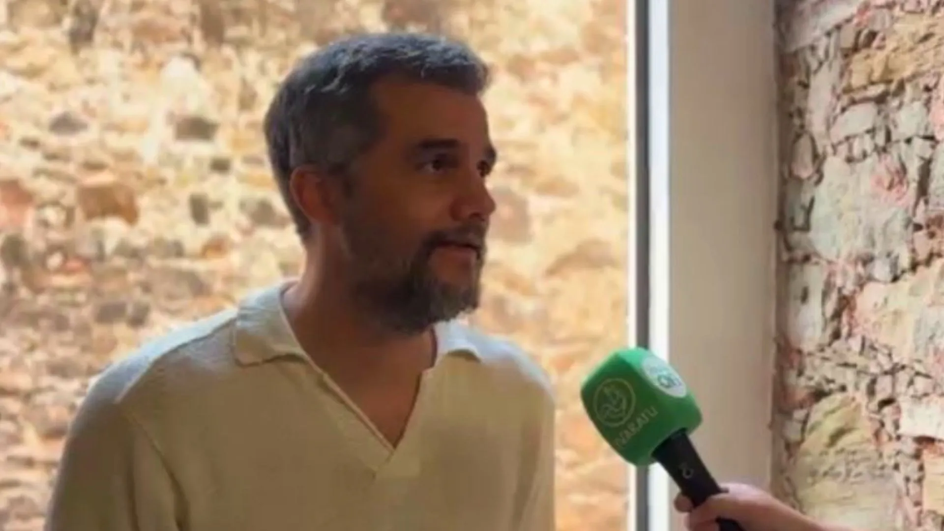 Wagner Moura estrela peça 'Um Julgamento', com ingressos à venda a partir desta quarta-feira