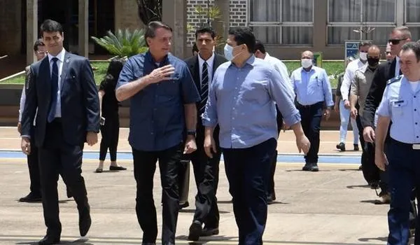 Bolsonaro e Davi Alcolumbre visitam Amapá após apagão e são recebidos com vaias; assista