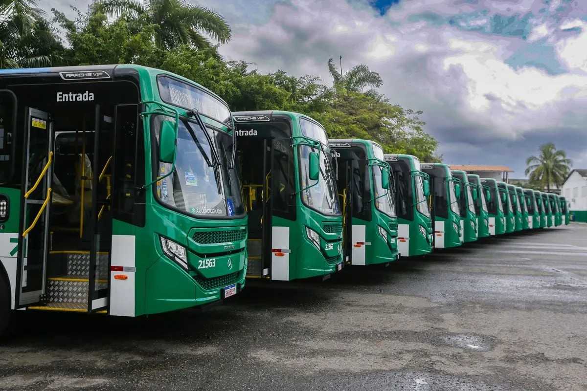 Linha especial de ônibus entra em operação após fechamento do metrô 