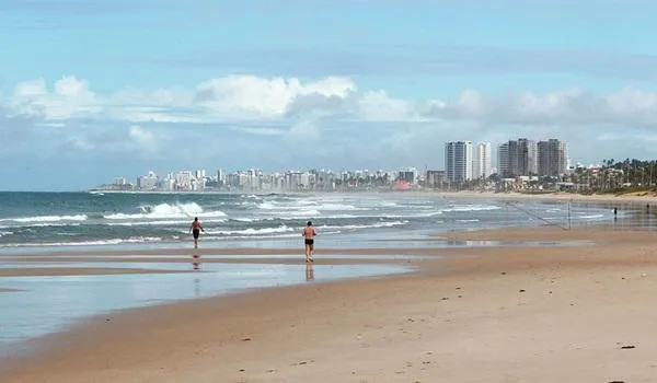 Praias de Salvador serão reabertas inclusive aos sábados, anuncia ACM Neto 