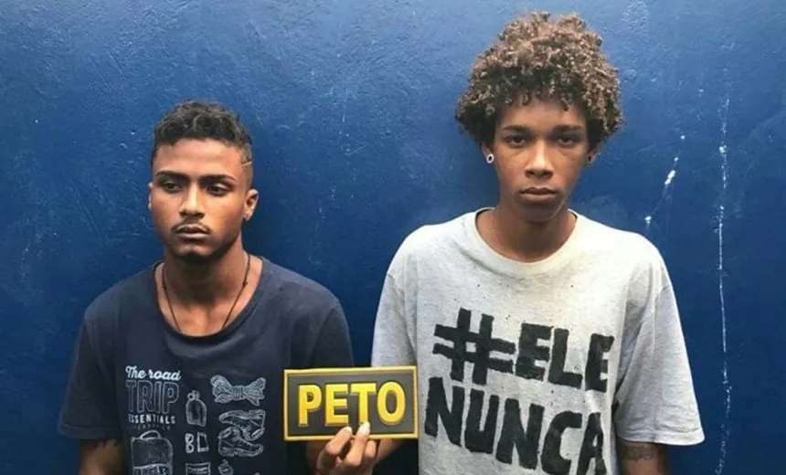 Dupla é presa com réplica de fuzil em Conceição do Jacuípe