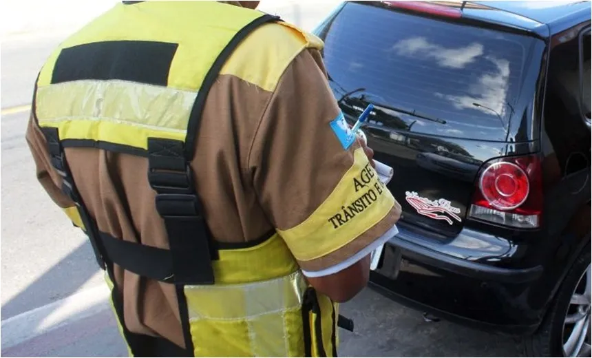 ‘DE NOVO’: Agente da Transalvador aplica multa e é agredido com socos por motorista
