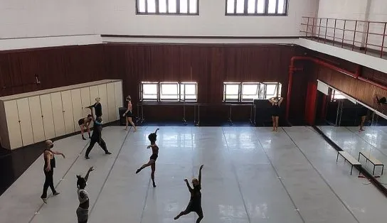 Balé do TCA oferece aulas gratuitas de balé clássico, dança contemporânea, yoga e pilates; saiba como participar