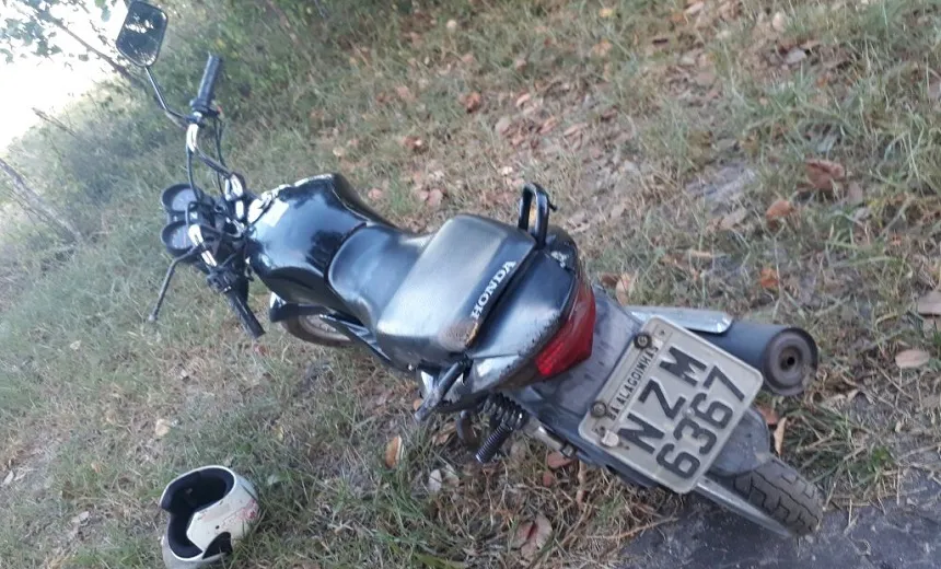SE DEU MAL: Após roubar moto, homem cai durante fuga e acaba preso pela polícia
