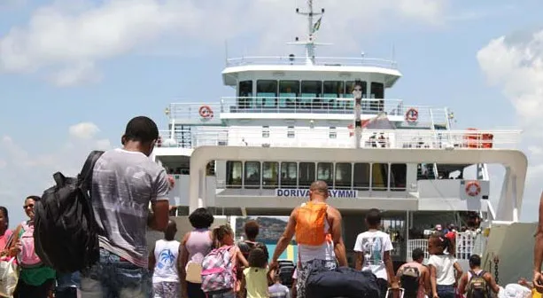 Ferry boat: motoristas esperam em torno de 1 hora e meia para o embarque nesta Sexta-feira Santa
