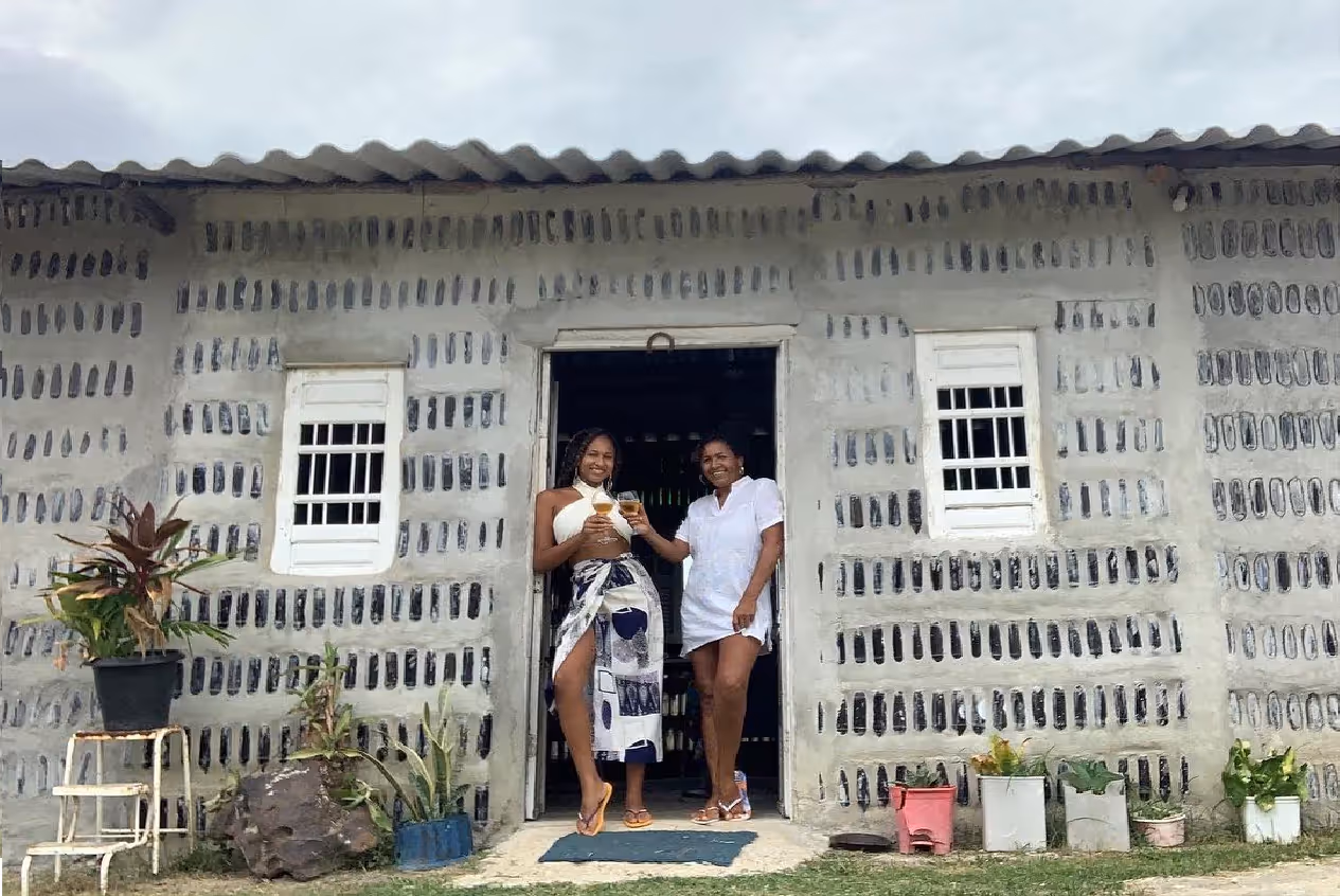 Imagem Da Casa Feita De Garrafas De Vidro