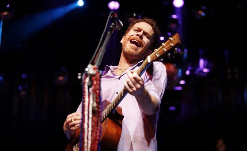 Nando Reis se apresenta em Salvador para show “Voz e Violão” neste domingo
