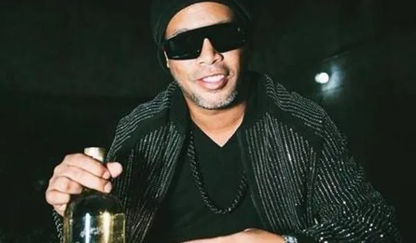 'Rolê aleatório': Ronaldinho Gaúcho abre gravadora, lança música de rap e vira marca de gin; "Tropa do Bruxo"