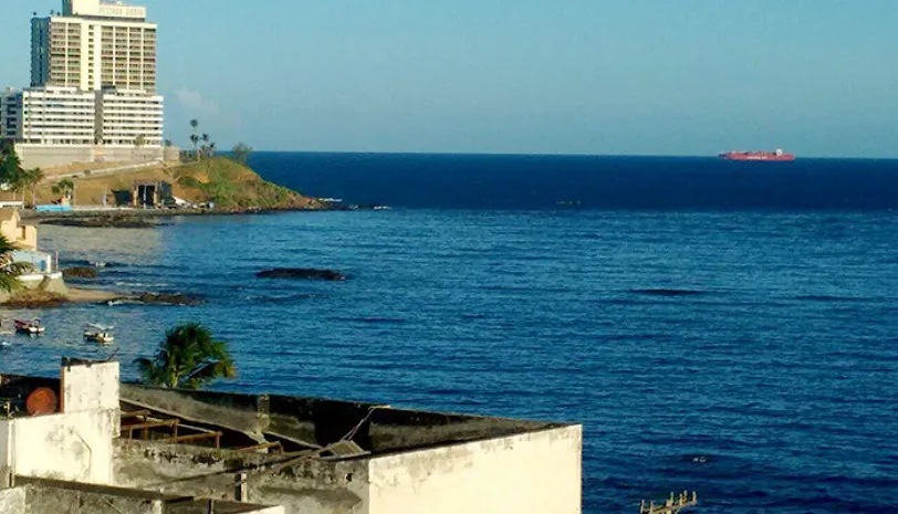 ‘SAMARCO BAIANO’: Por conserto de linha de energia, esgoto é despejado direto no mar do Rio Vermelho, diz Embasa