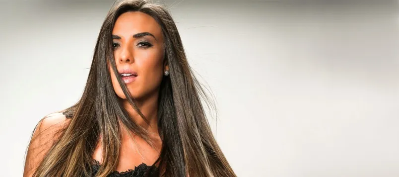 PURO GLAMOUR: Com direito a geladinho de espumante, ex de Victor Ramos faz festa ostentação para comemorar 31 anos