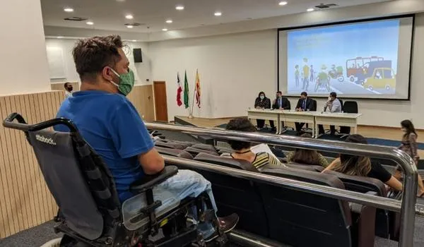 Detran debate protocolos para atendimento de pessoas com deficiência que querem CNH
