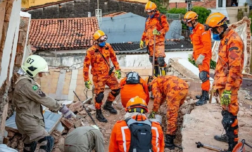 Sobe para seis o número de mortos do desabamento de prédio em Fortaleza