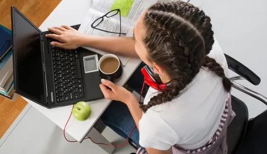 Mulheres negras são público alvo de capacitação oferecida por instituição de beleza; confira