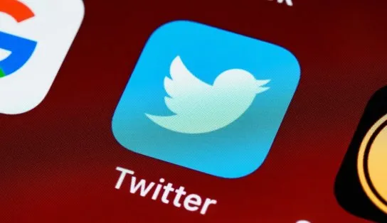 Elon Musk pede que julgamento de compra do Twitter seja adiado para novembro  
