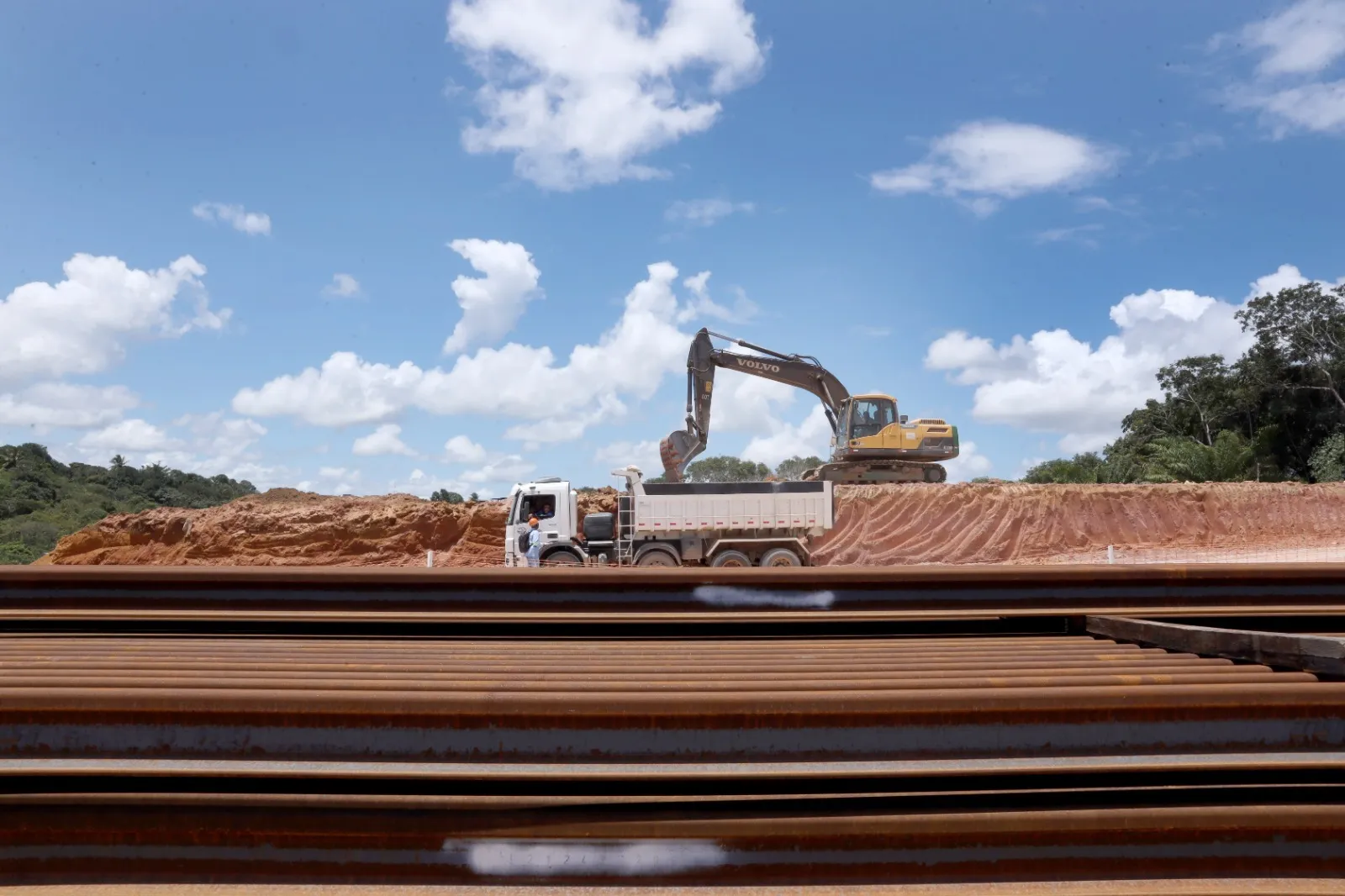 Imagem das obras da estrada do Derba